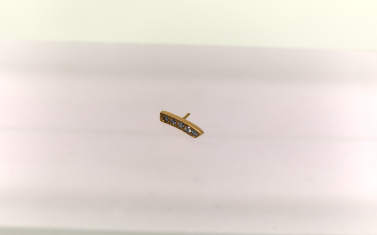 Stud : Curved Isa 18k