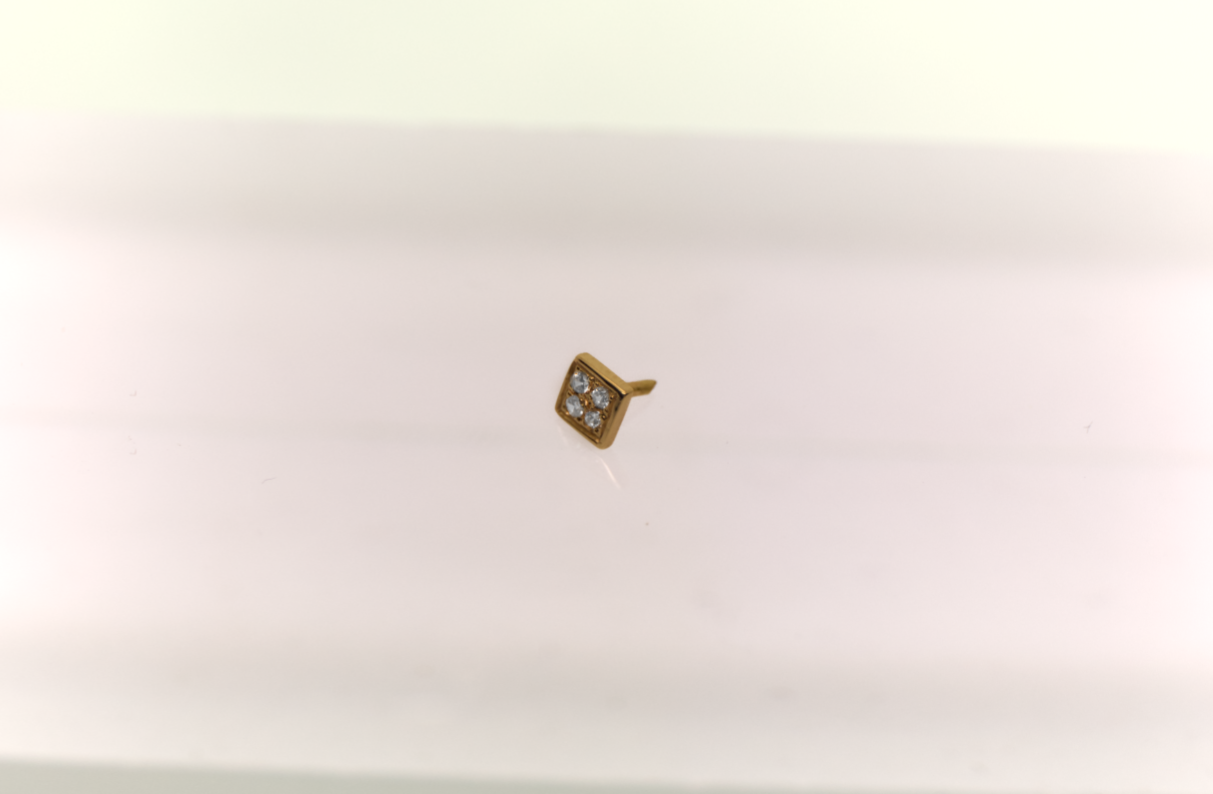 Stud : Jera Small piercing 18k