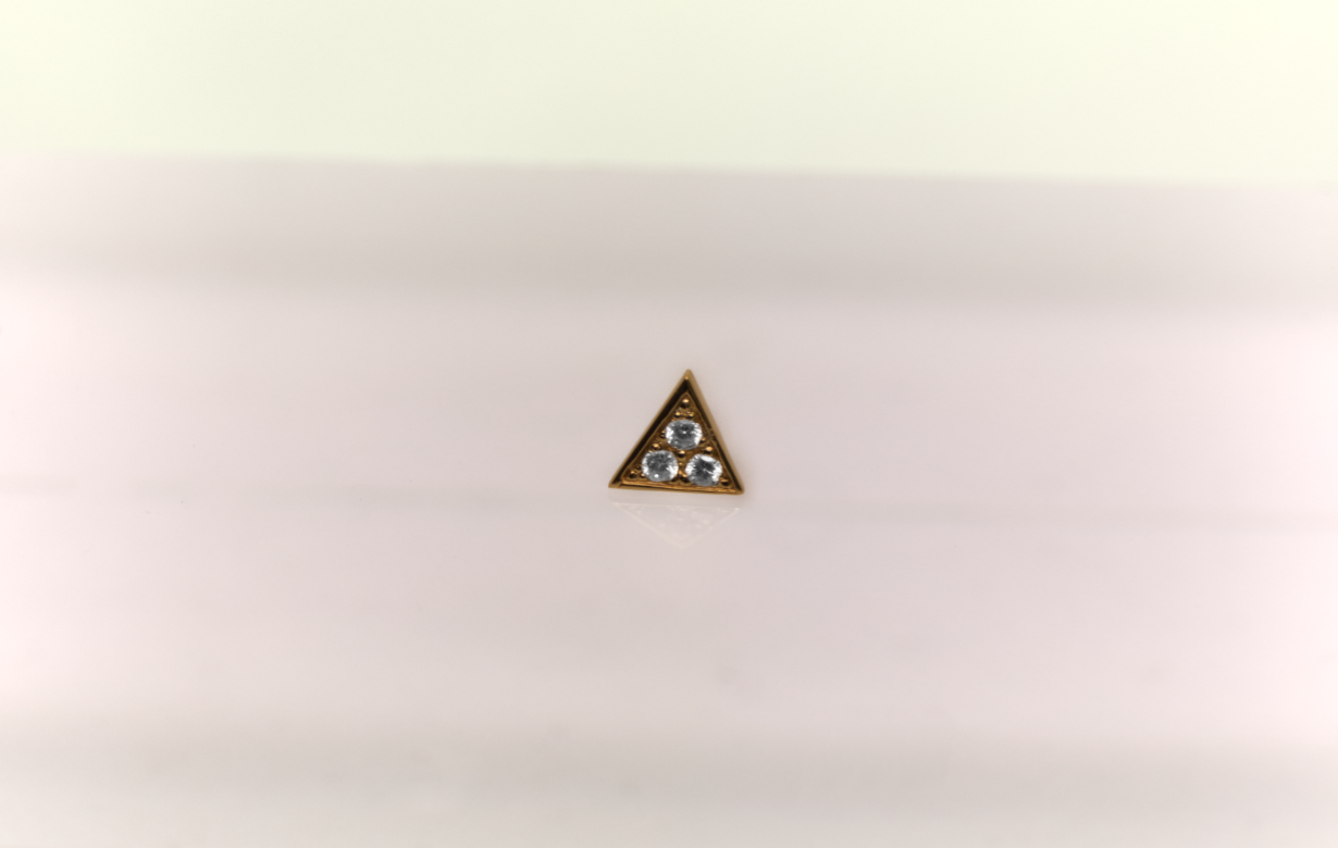 Thurisaz stud Piercing 14k