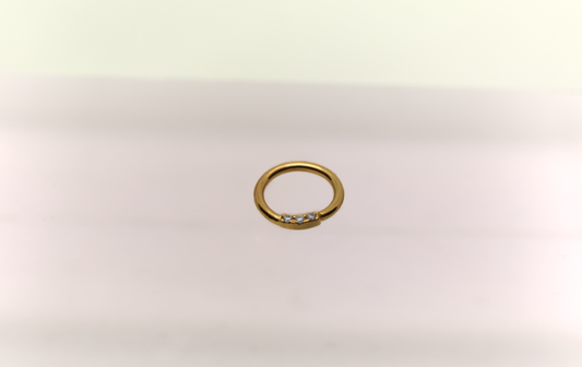 Simple 3 gem ring piercing 18k