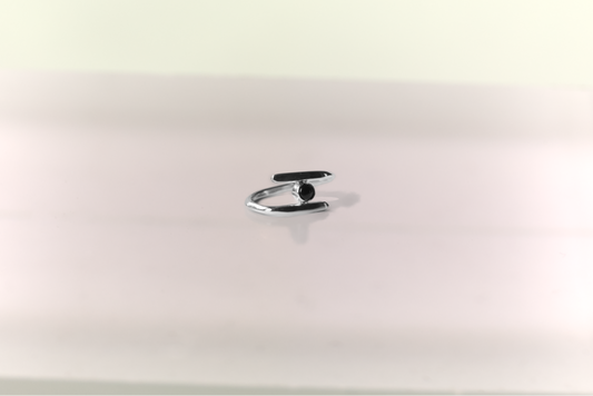 Parallel eye ring brilliant cut stone