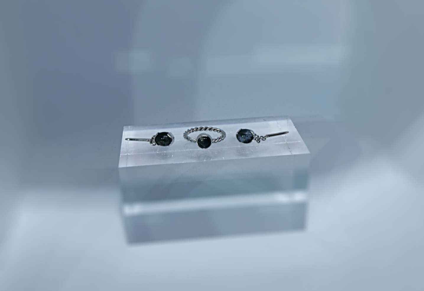 Twisted moss agate ring