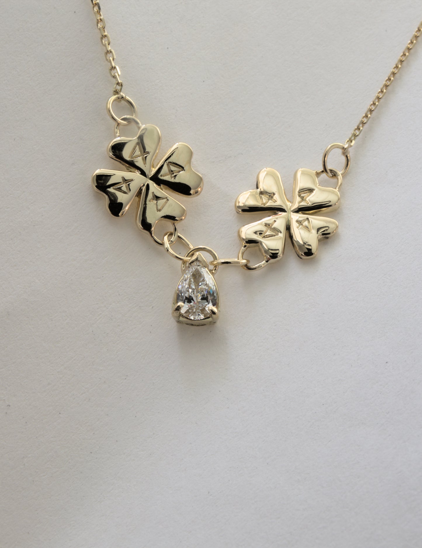 Lucky clover pendent