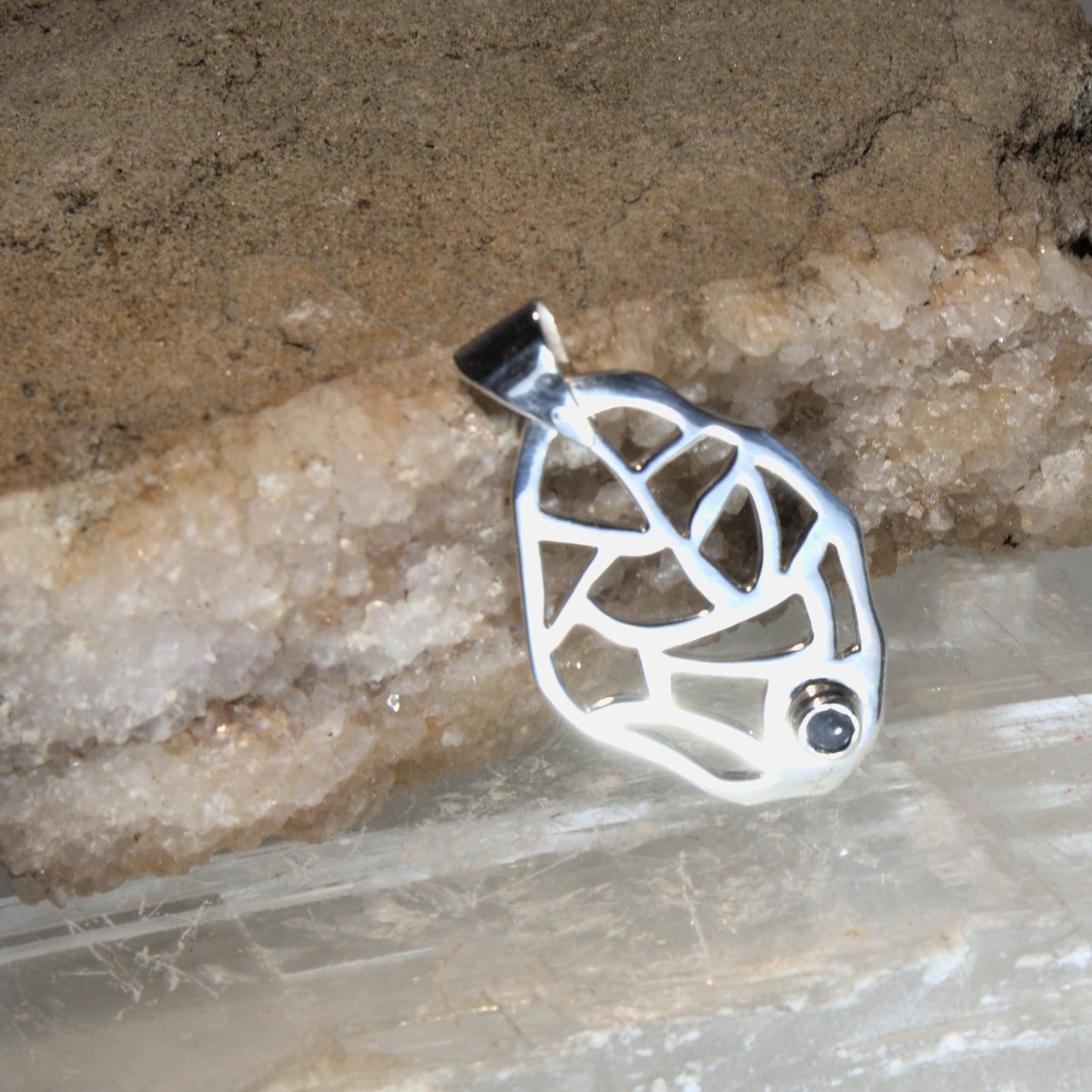Maze pendent Brilliant cut stones