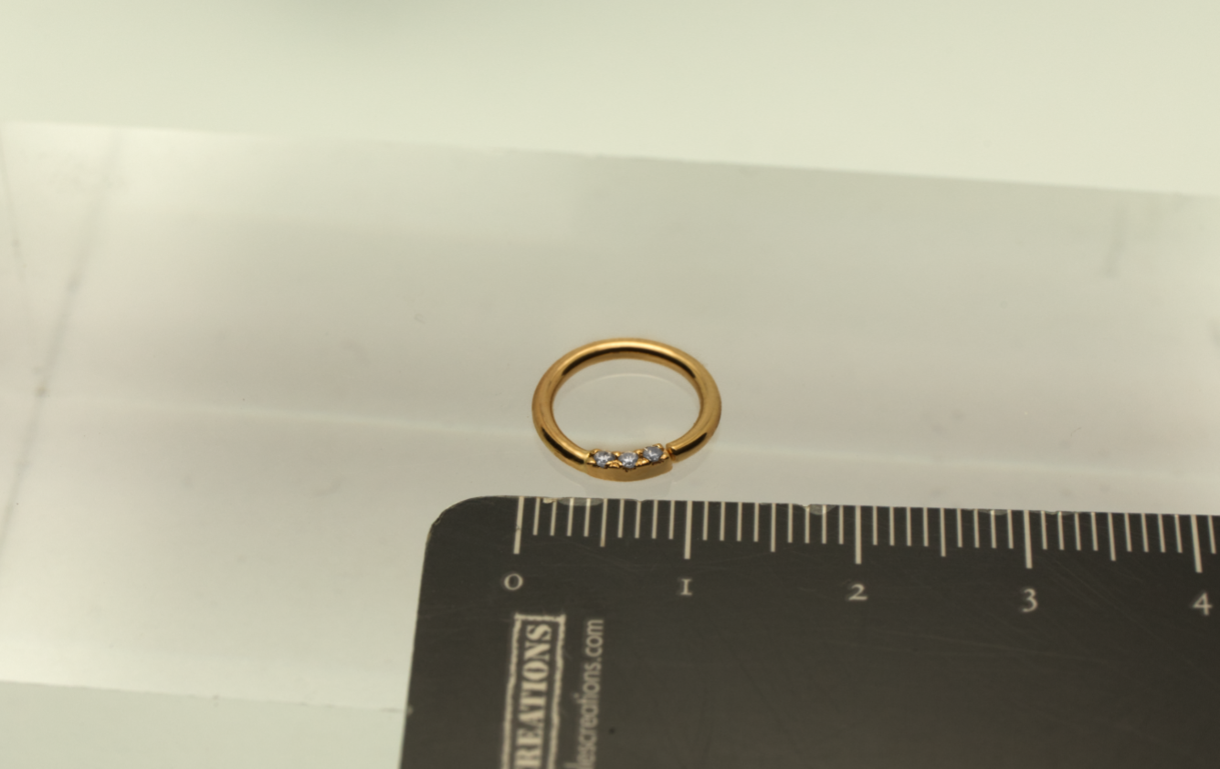 Simple 3 gem ring piercing 18k