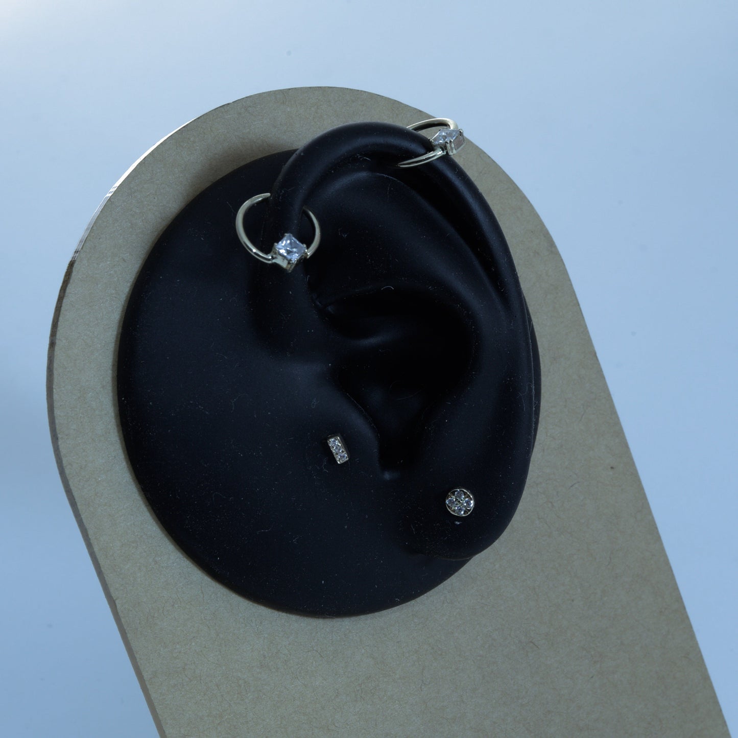 Stud : Small Isa piercing 18k