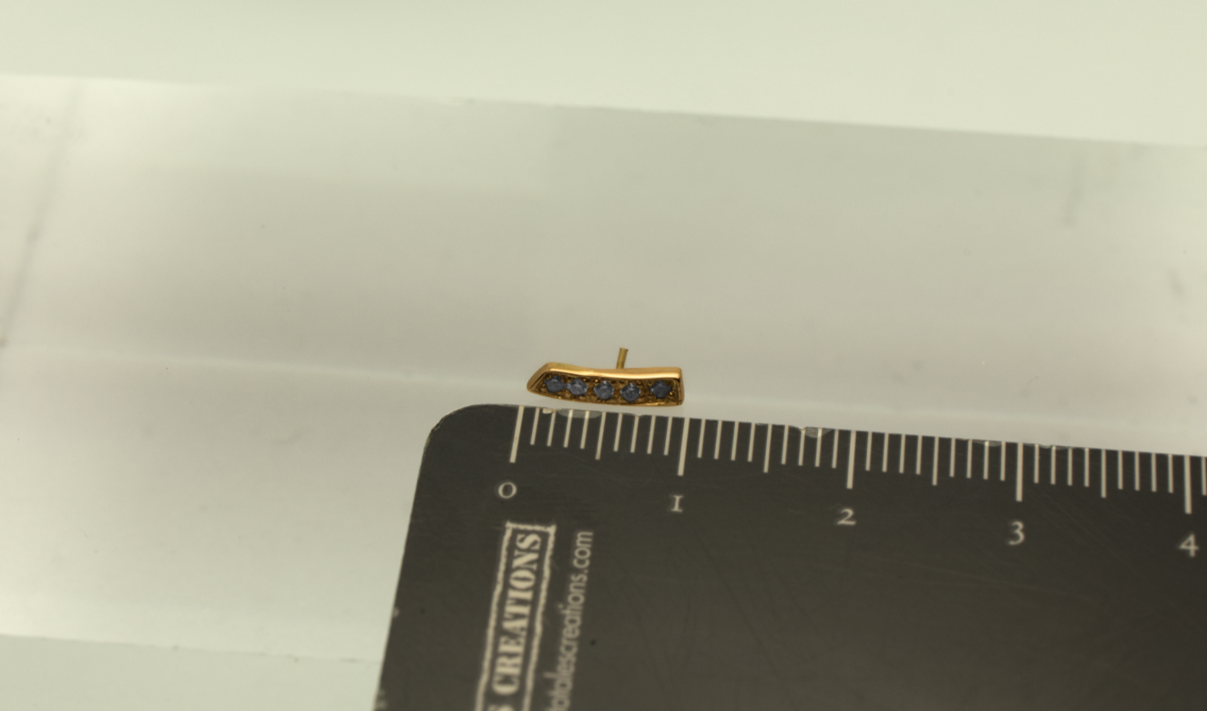 Stud : Curved Isa 18k