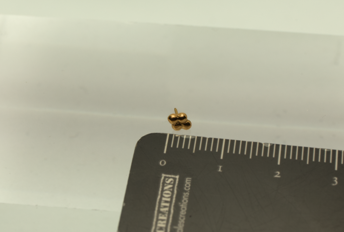 Stud - 4 balls -18k piercing