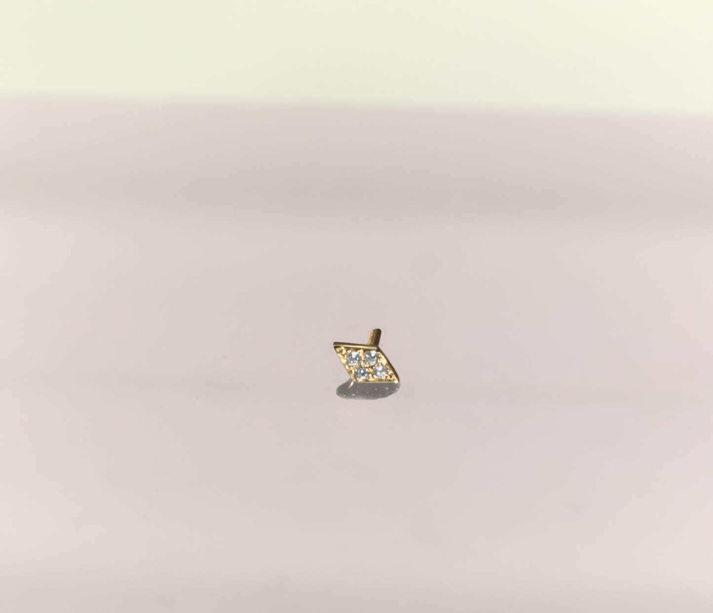 Stud : Tear piercing 18k