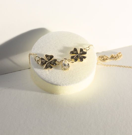 Lucky clover pendent