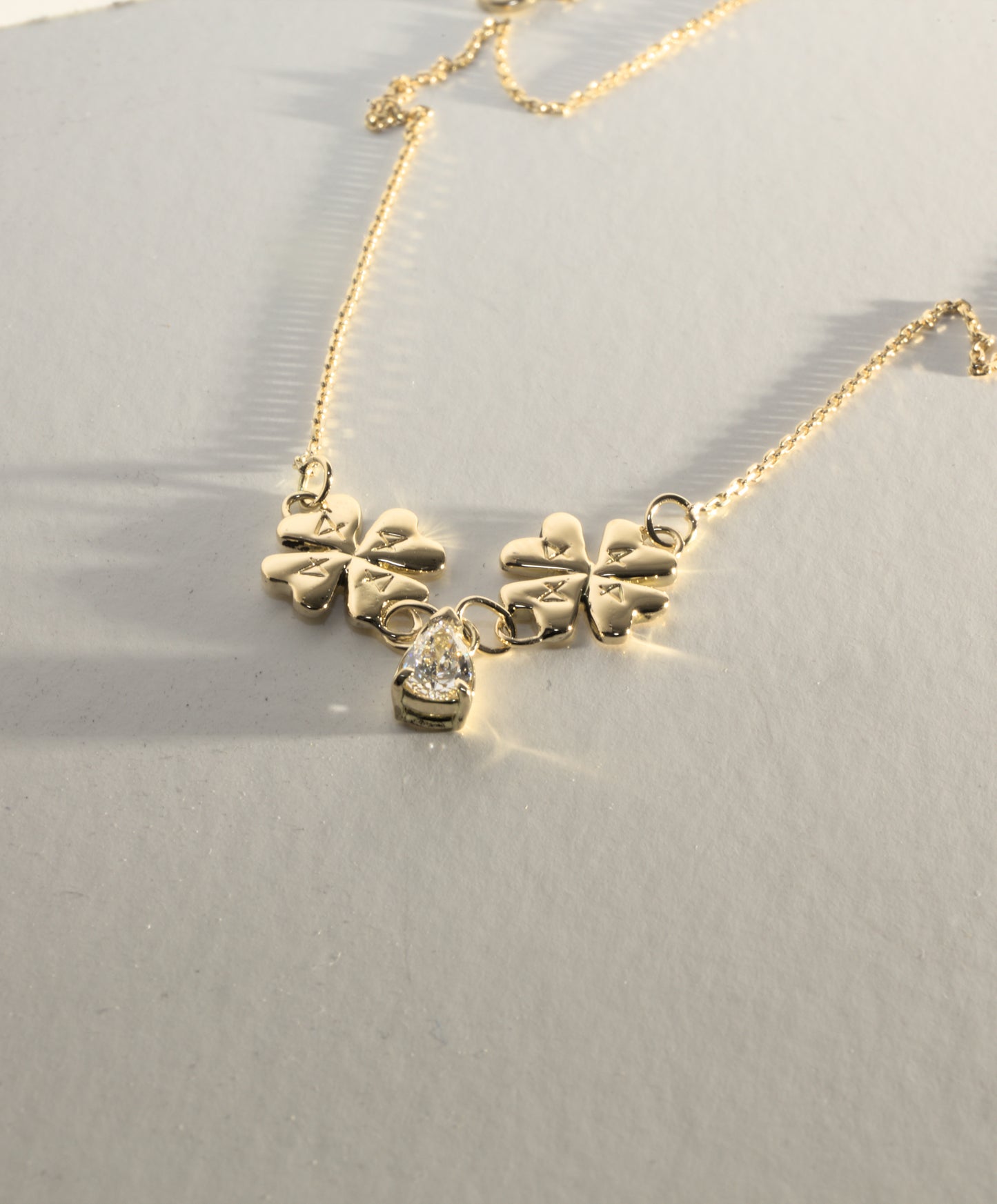 Lucky clover pendent